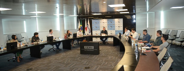 Diretoria do Fiemg Jovem faz balanço da atuação durante almoço com Flávio Roscoe