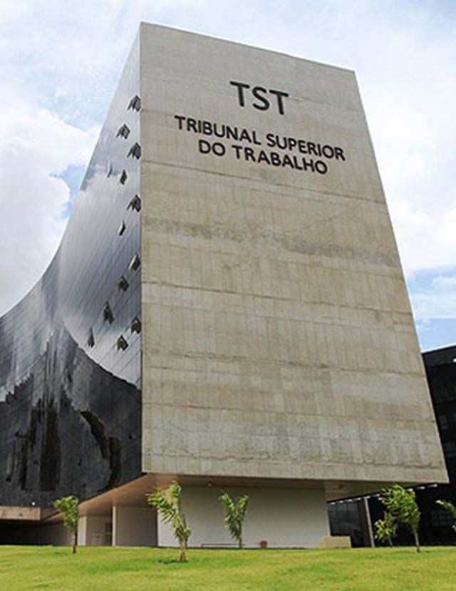 Reforma trabalhista pode ser aplicada em contratos antigos, decide TST