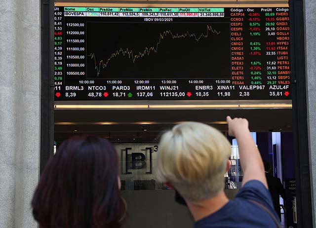 Recuperação do Ibovespa sofre reversão com piora no cenário