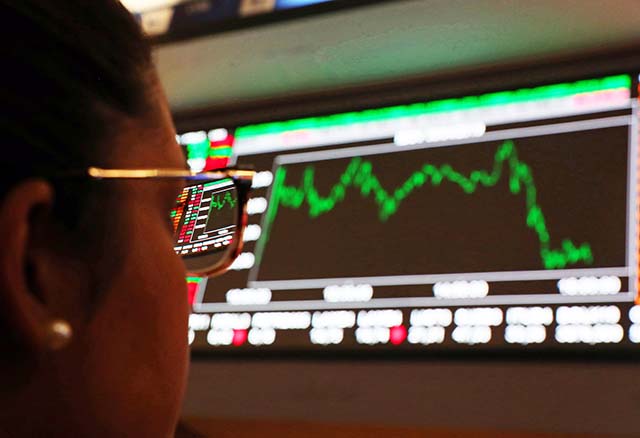 Ibovespa avança com apoio de NY e fecha acima dos 123 mil pontos