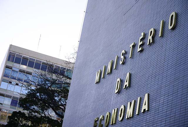 Governo exonera presidente do Ipea e nomeia auxiliar de Guedes como substituto
