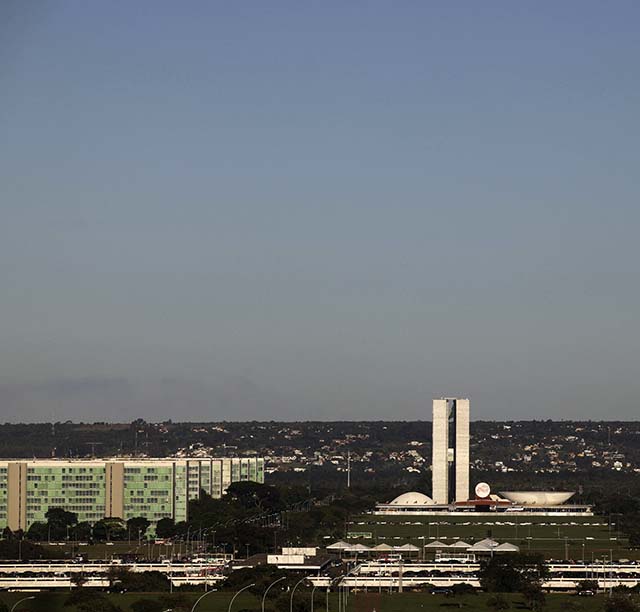 Governo federal estima que o teto de gastos será cumprido em 2021, após corte de despesas | Crédito: REUTERS/Ricardo Moraes