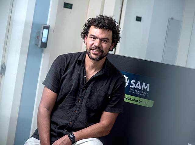 Startup cria robô inteligente