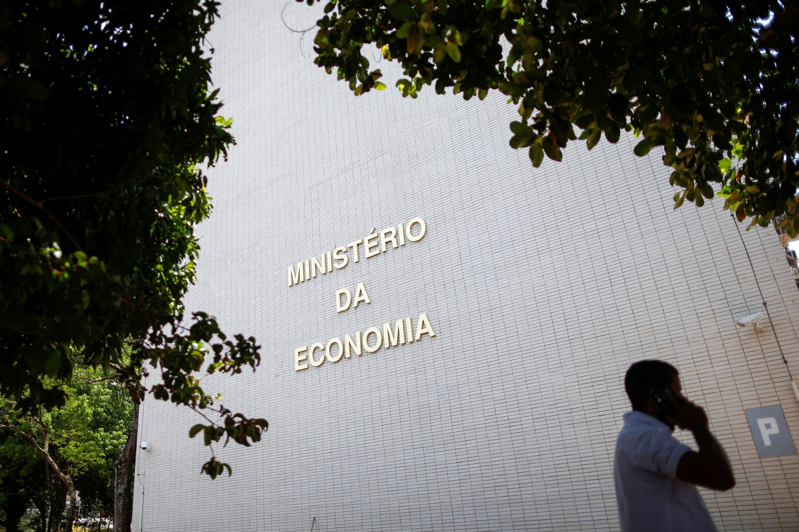Governo prepara lançamento de fundos imobiliários federais em plano de desestatização