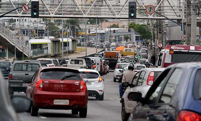 O governador Romeu Zema decidiu não reajustar o IPVA neste ano, mantendo os mesmos valores da tabela de 2021 | Crédito: Gil Leonardi / Imprensa MG