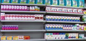 Faltam xaropes, antitérmicos, analgésicos e até antibióticos; muitos fornecedores não possuem previsão de reposição | Crédito: Arquivo DC