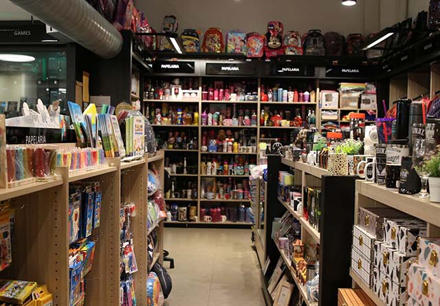 Volta às aulas: papelarias se organizam para venda de materiais escolares