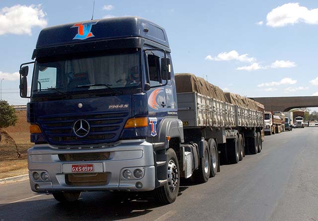 Custo do transporte rodoviário de cargas sobe 18% em 1 ano