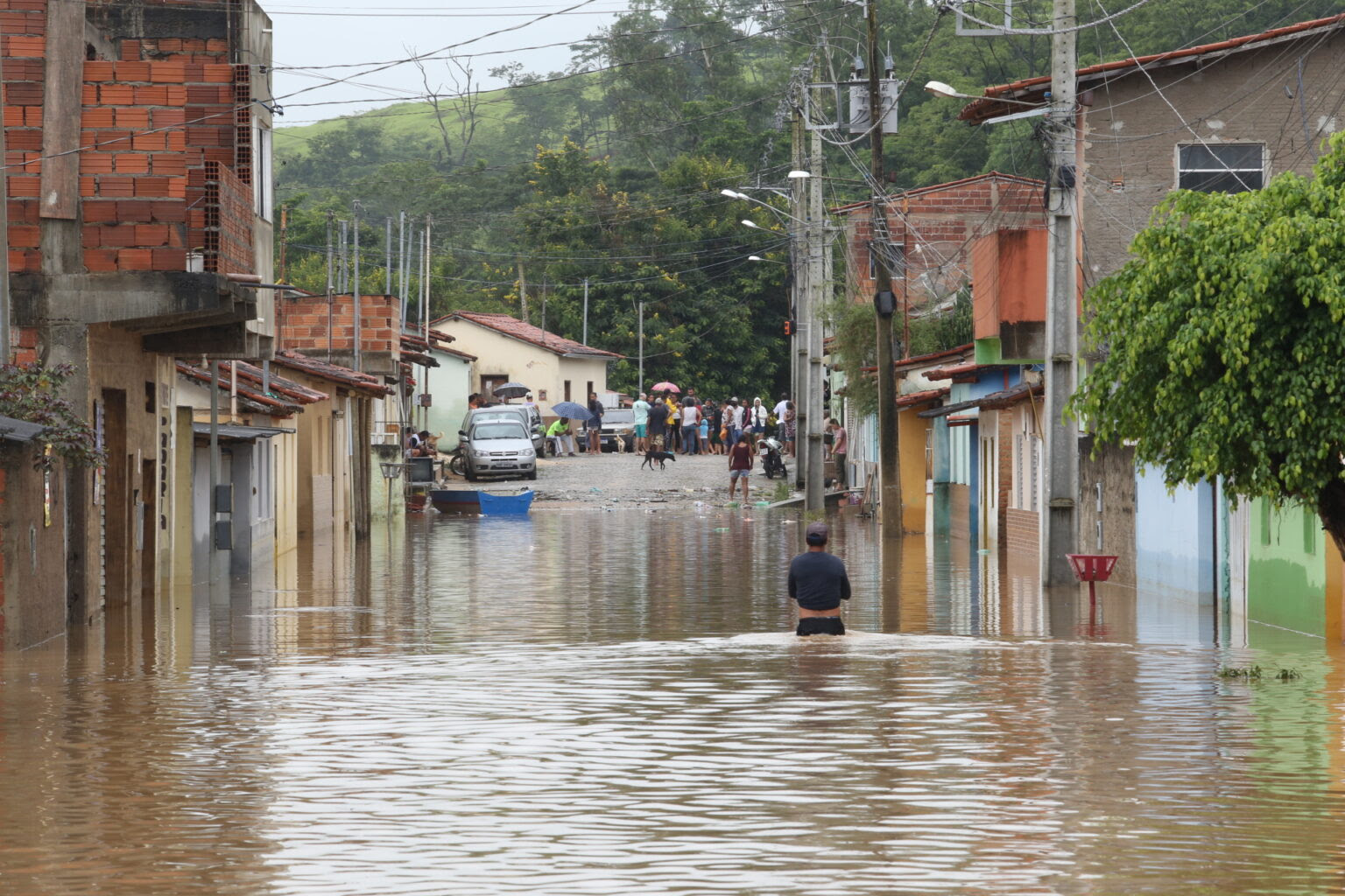 CDL/BH faz doação de cartões humanitários que vão beneficiar 500 famílias atingidas pelas chuvas em MG