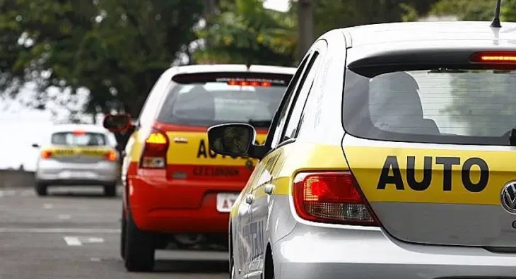 Lula autoriza governo a discutir fim da obrigatoriedade de autoescola para CNH