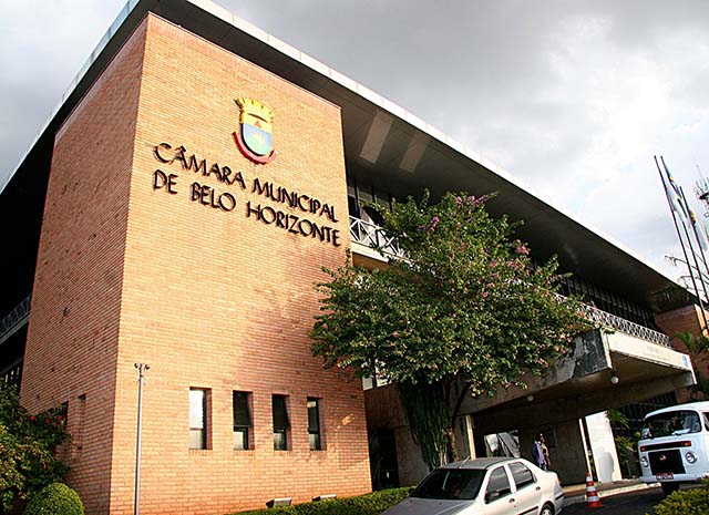 Vereadores barram decretos de Kalil