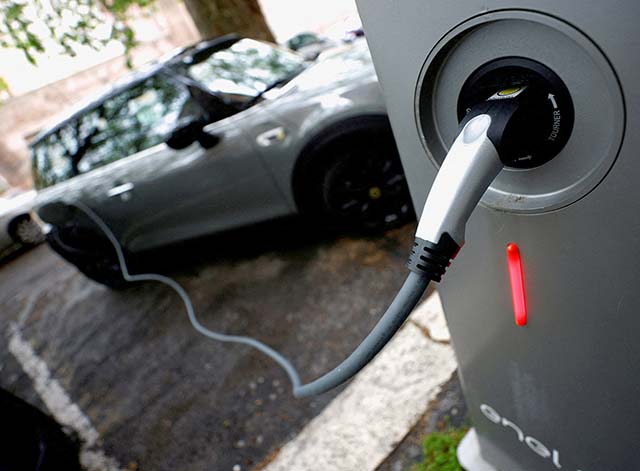 Loja Elétrica investe em pontos de recarga para veículos