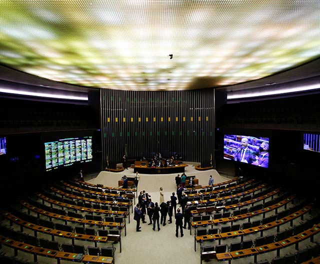 Deputados poderão mudar de partido