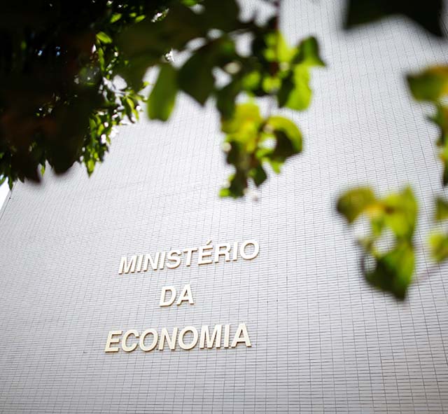 Ministério da Economia vê dívida pública em alta e precarização de serviços públicos sem reformas