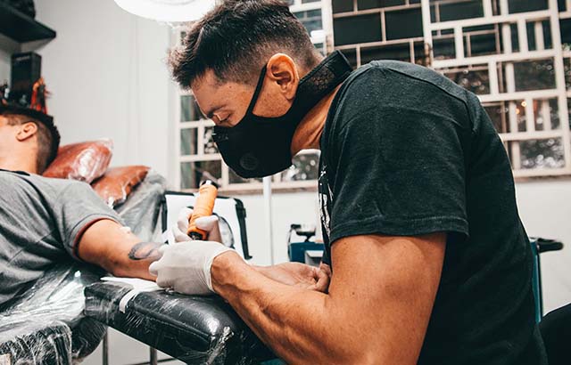 Estúdio de tatuagem apura receita recorde
