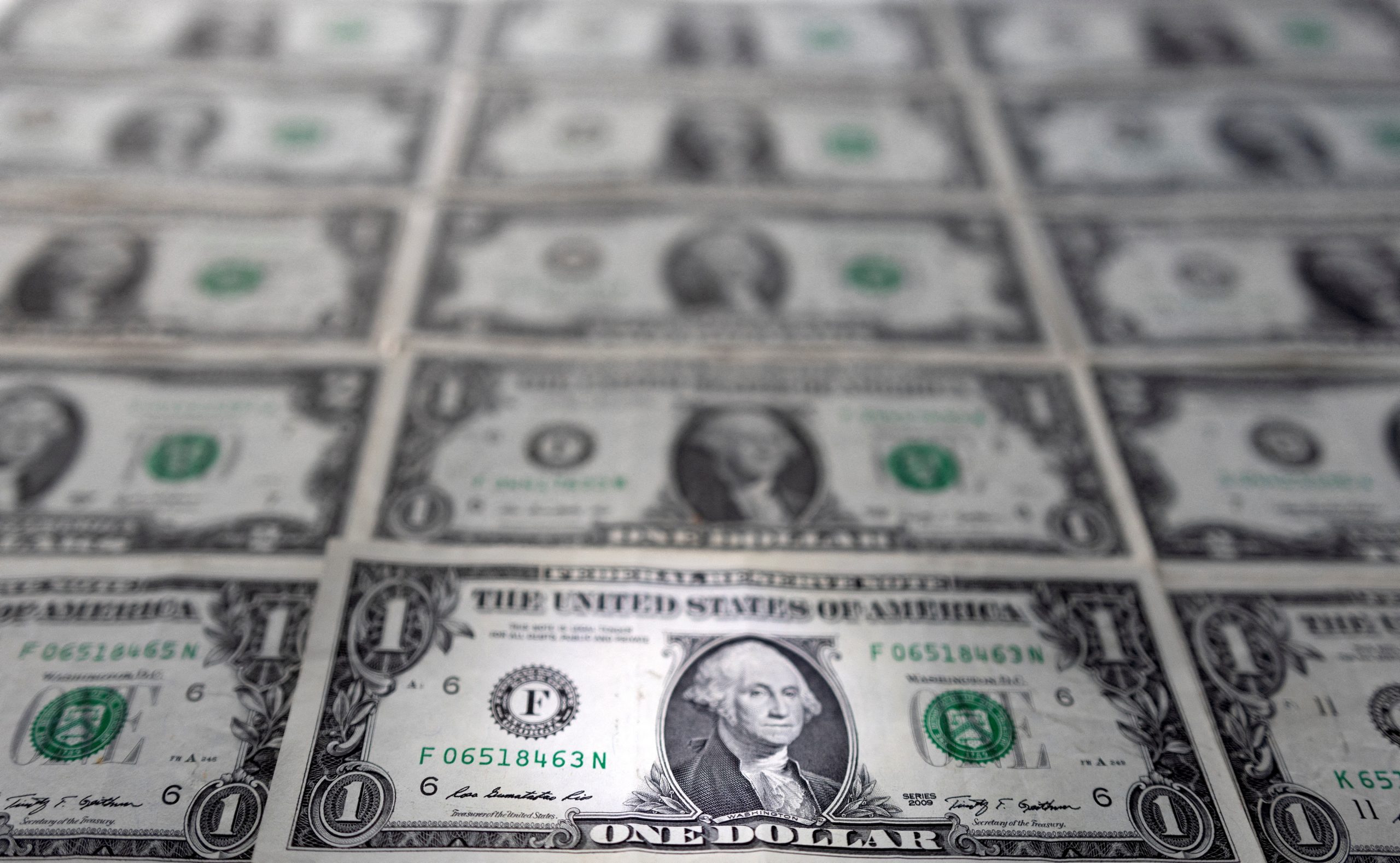 Dólar tem recuperação após série de perdas ante real com amparo externo