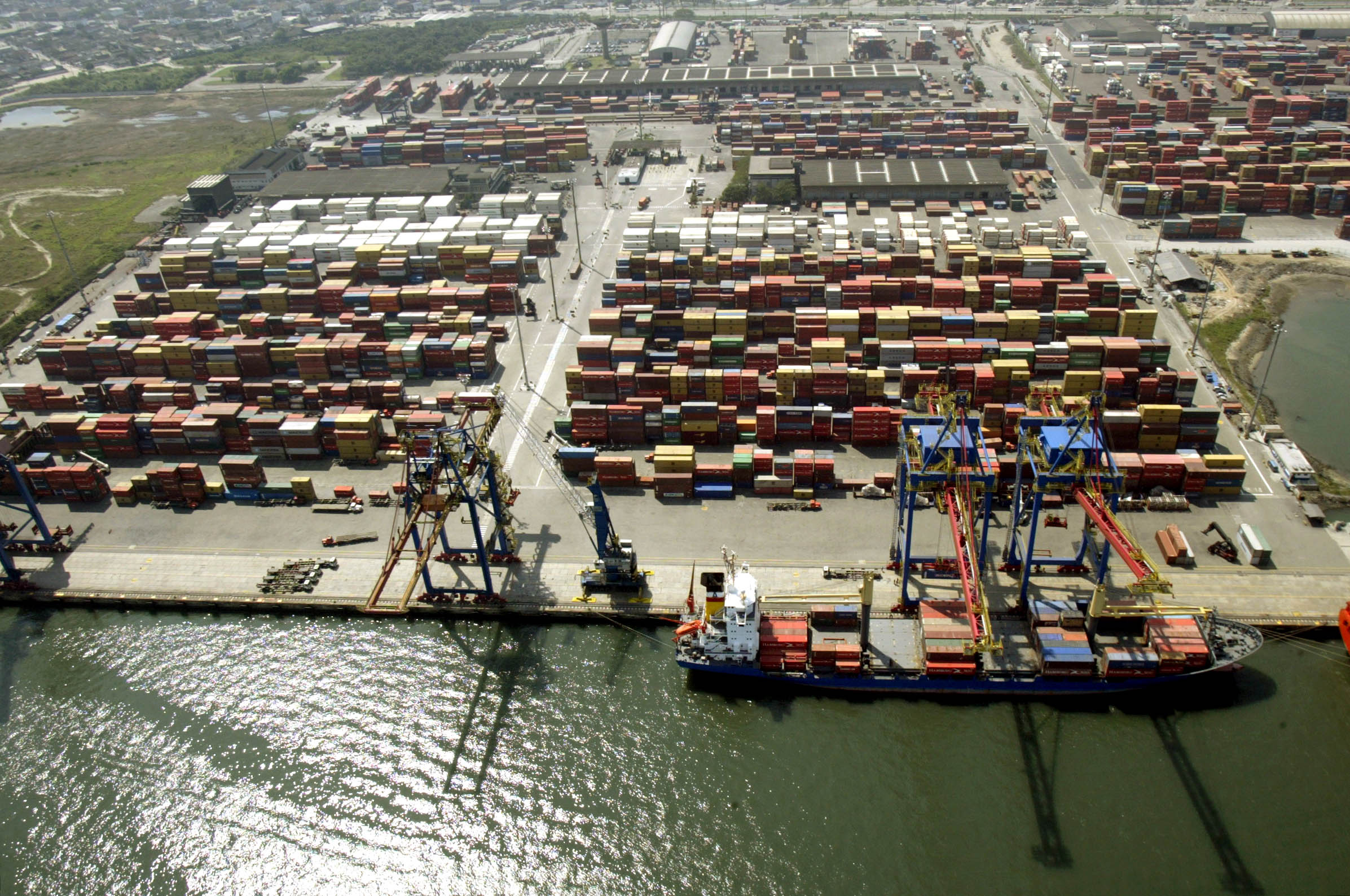 Falta de recursos ameaça travar programas do governo de financiamento à exportação