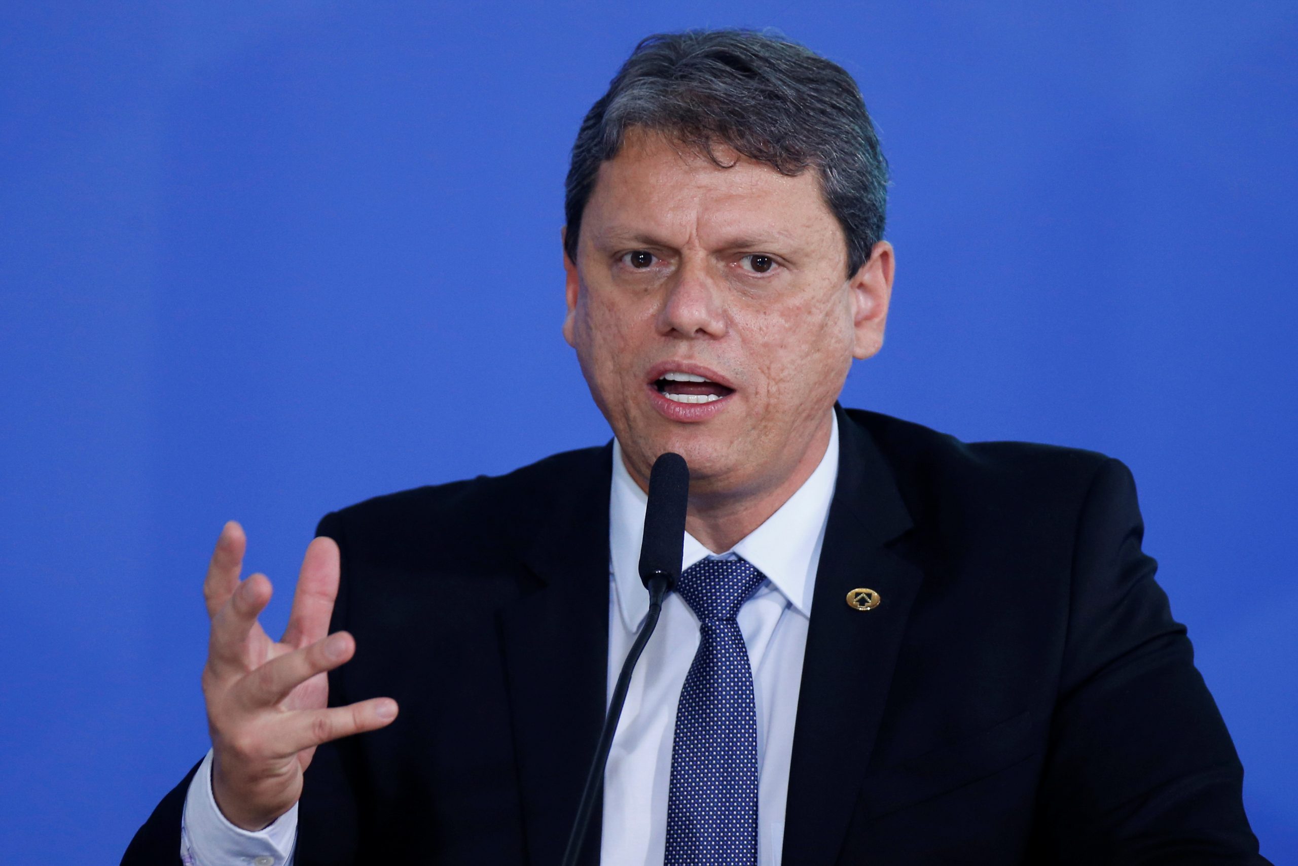 Governo oficializa saída de 9 ministros para disputar eleições