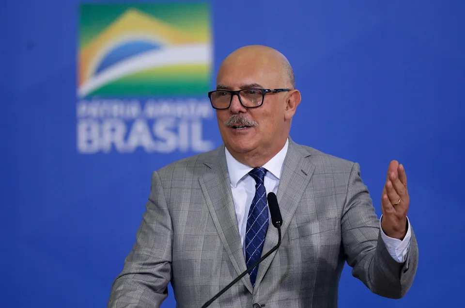Bolsonaro deve afastar Milton Ribeiro do Ministério da Educação
