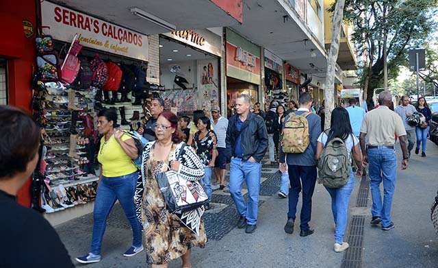 Intenção de consumo cai 1,5 ponto na Capital