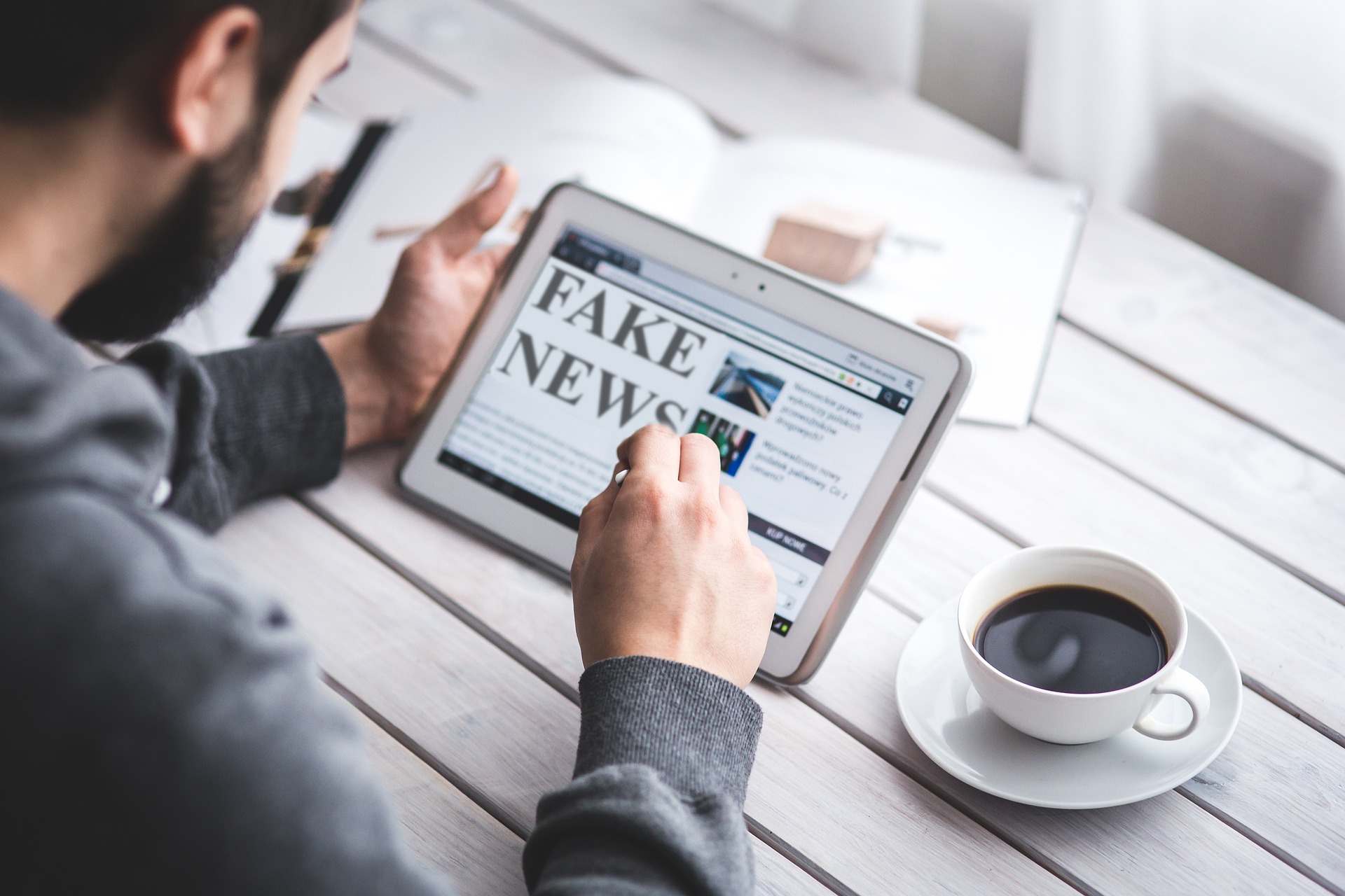 Curso ajuda maiores de 50 anos a evitar fake news