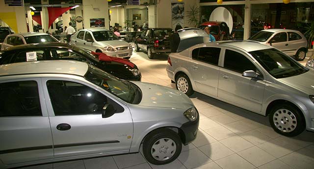 Vendas de veículos usados recuam 25%