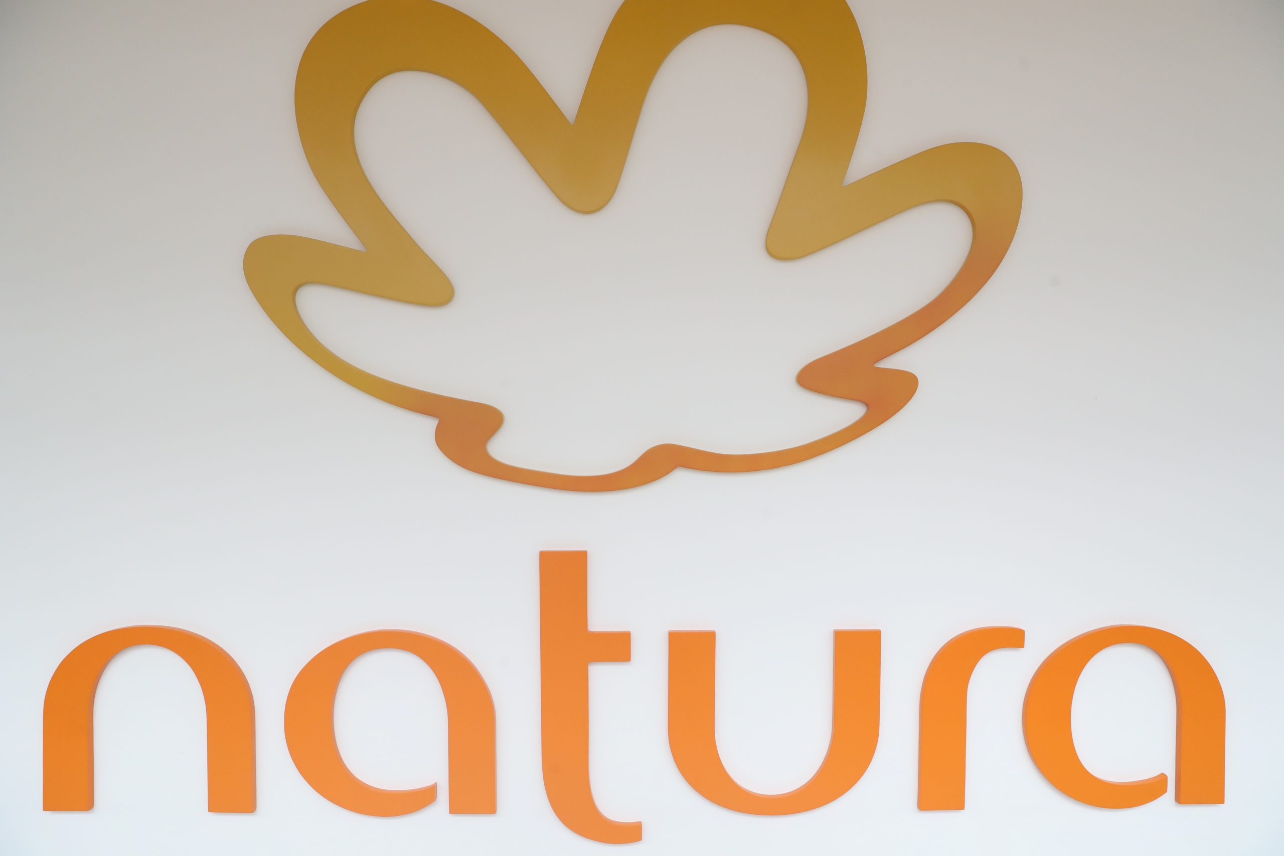 Natura projeta recuo de 13% na receita e recuo de margem no 1º tri