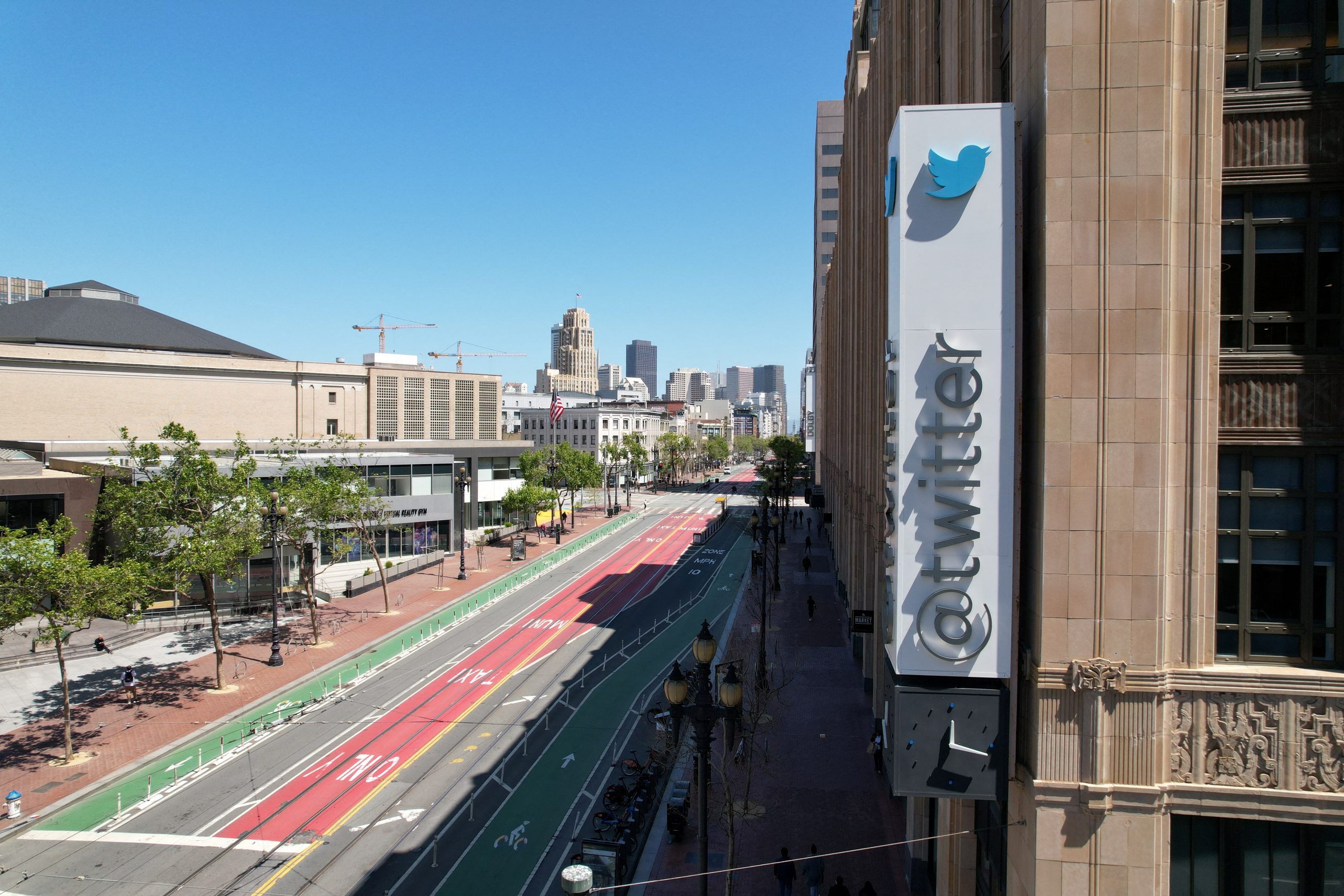 Presidente do Twitter diz a funcionários que futuro é incerto após compra da empresa por Musk