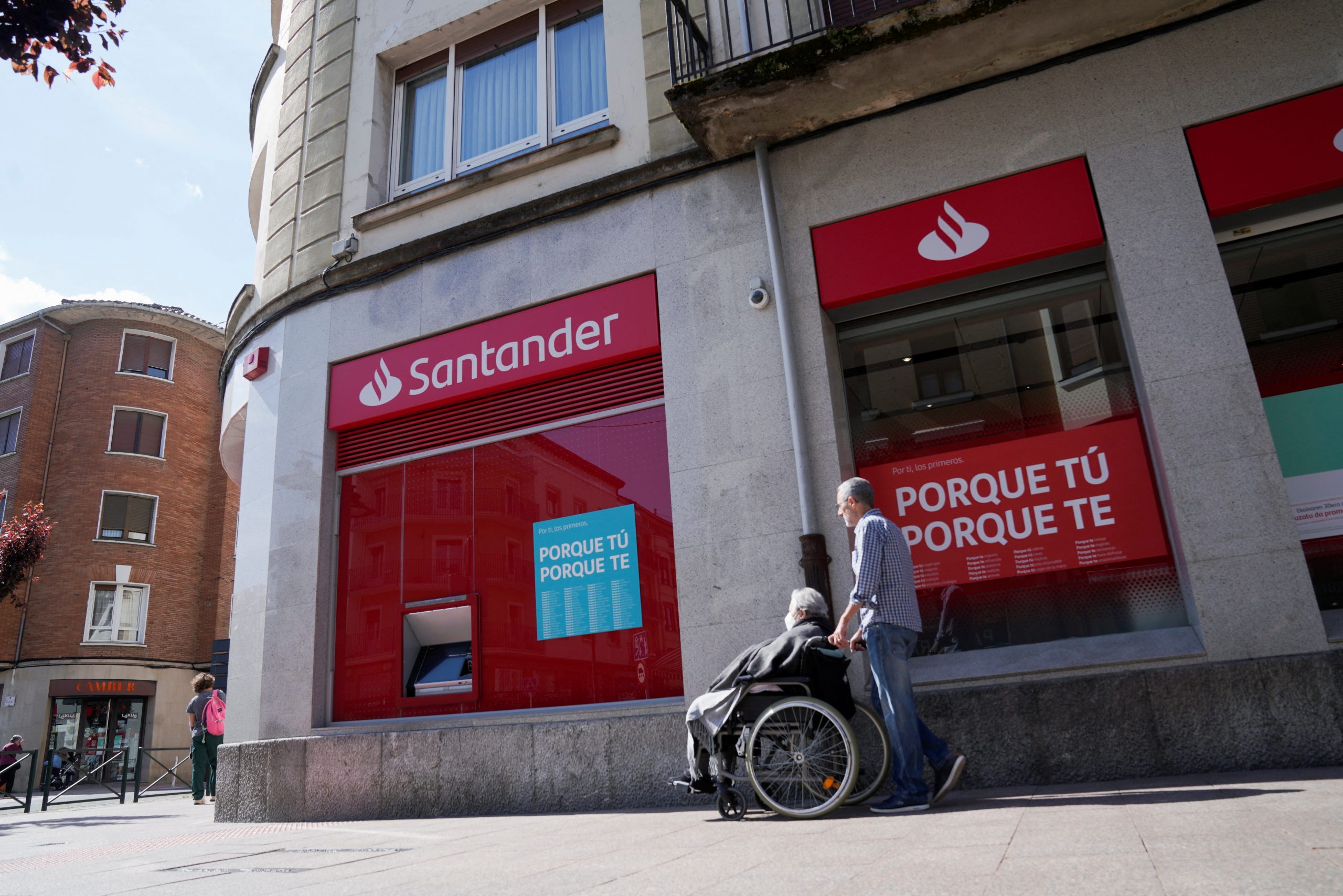 Santander supera previsão de lucro com aumento de receita na Europa