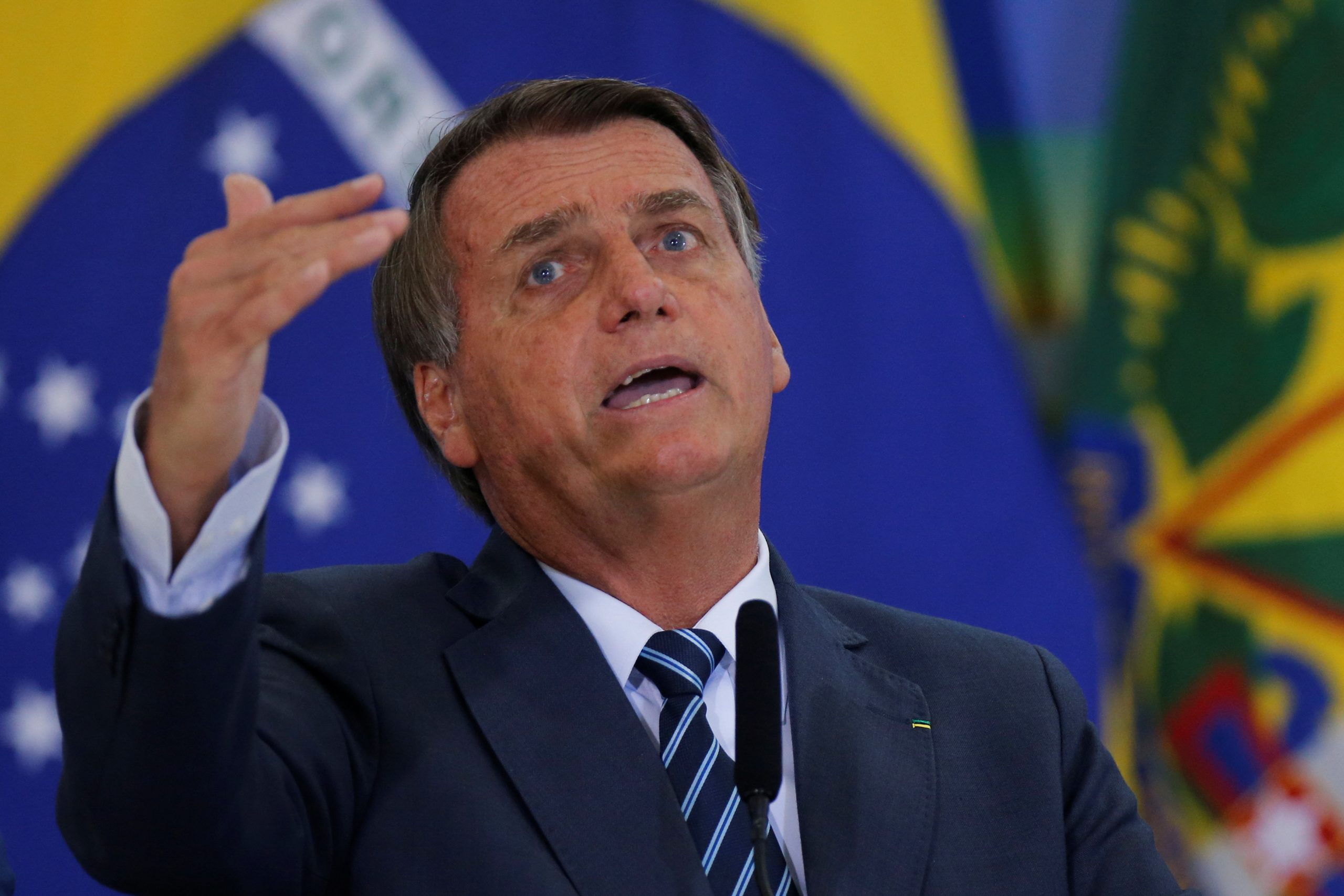 Bolsonaro diz que país sofre com inflação, mas não tem desabastecimento