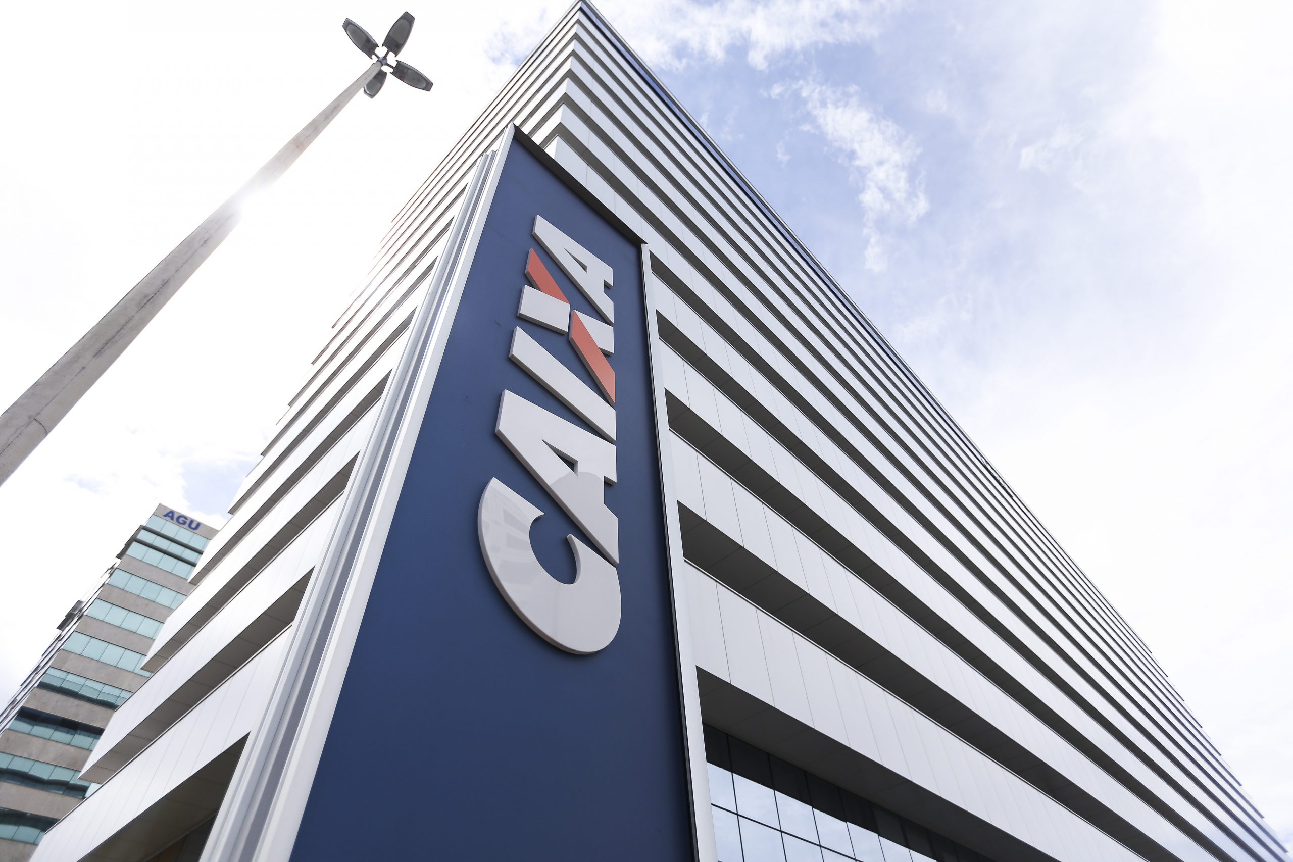 Meio milhão de negativados aderiram à nova linha de microcrédito da Caixa
