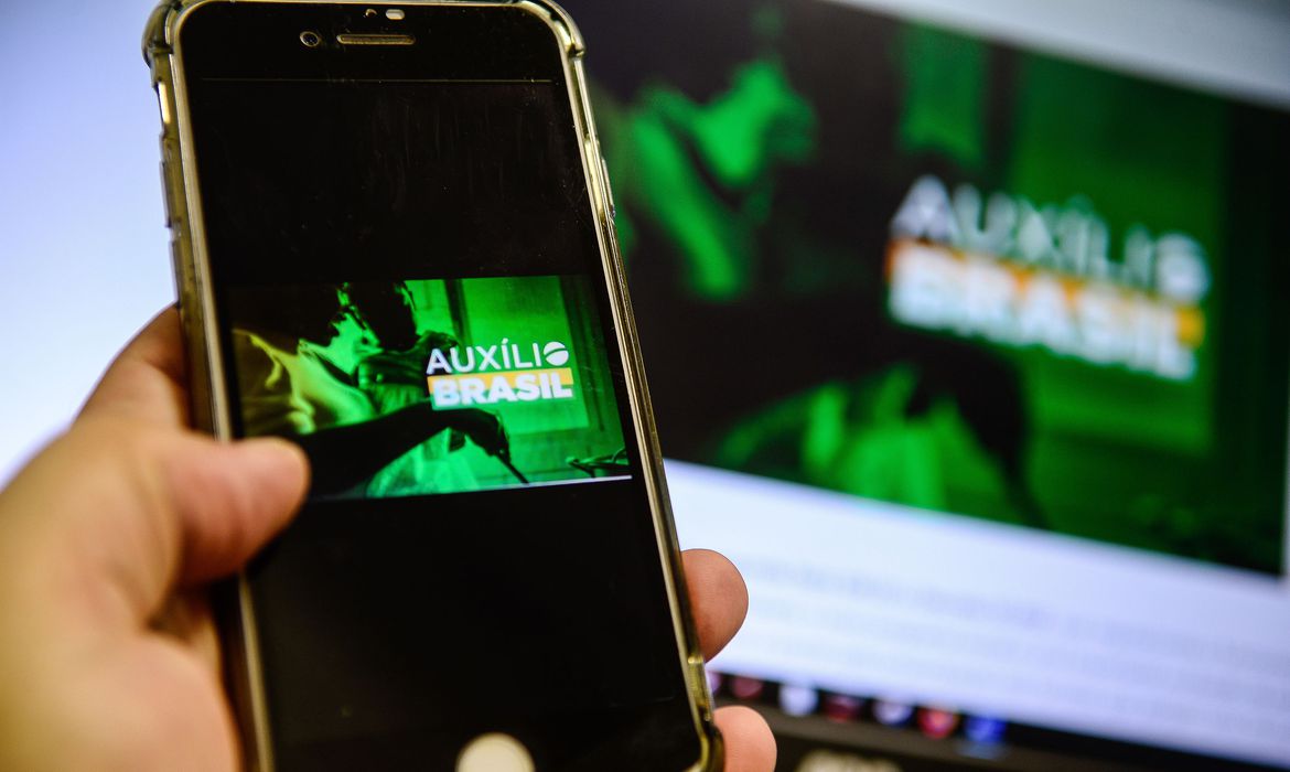 Margem de consignado do Auxílio Brasil é maior que benefício extra