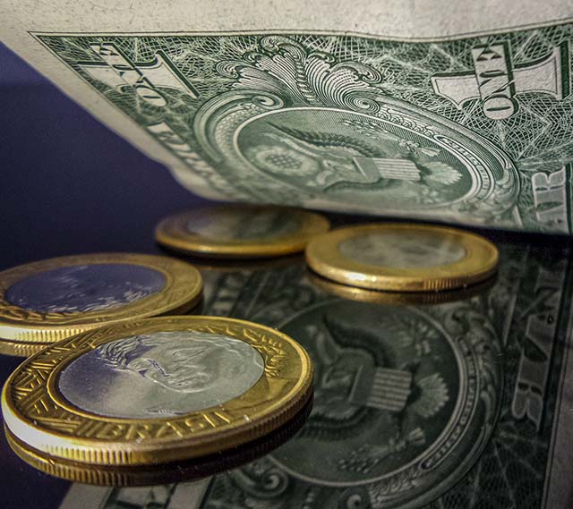 Real deve perder força ante o dólar em meio à alta de juros nos EUA