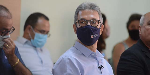 Novo rompe tradição e deve fechar aliança