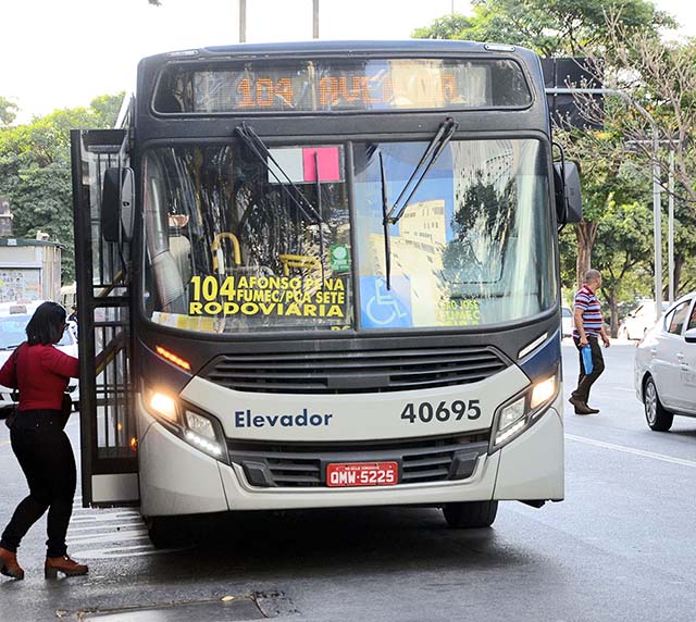 Câmara de BH derruba veto e revoga benefícios para empresas de ônibus