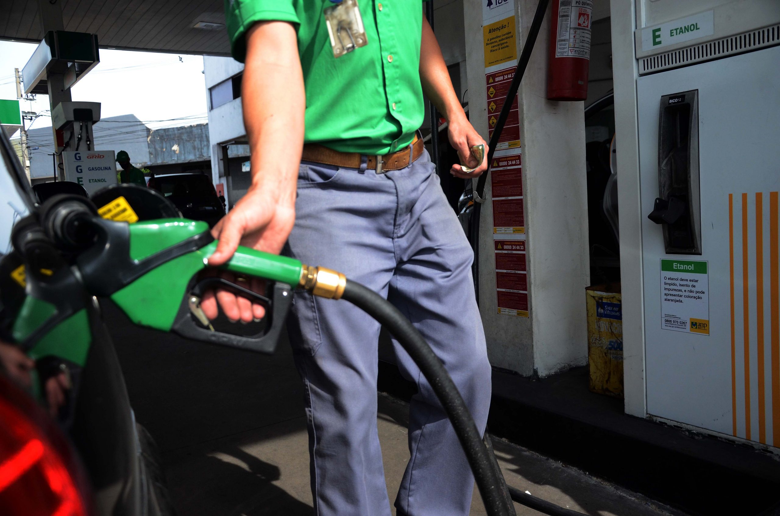 IGP-10 recua 0,69% puxado pelos preços de combustíveis e energia