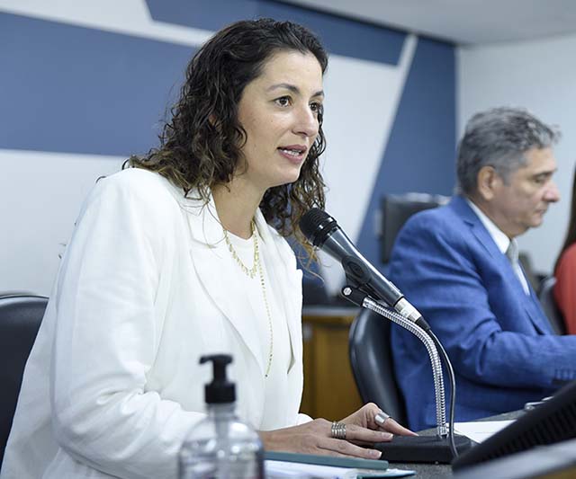 Cecília Fernandes afirmou que o objetivo é fomentar o ecoturismo | Crédito: Guilherme Dardanhan / ALMG