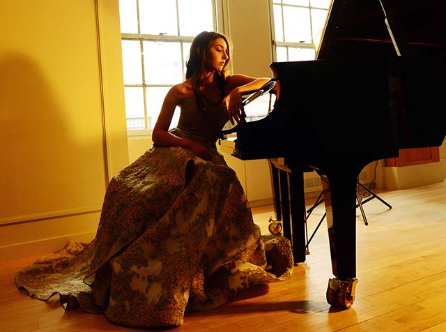 Filarmônica faz concerto com pianista mexicana