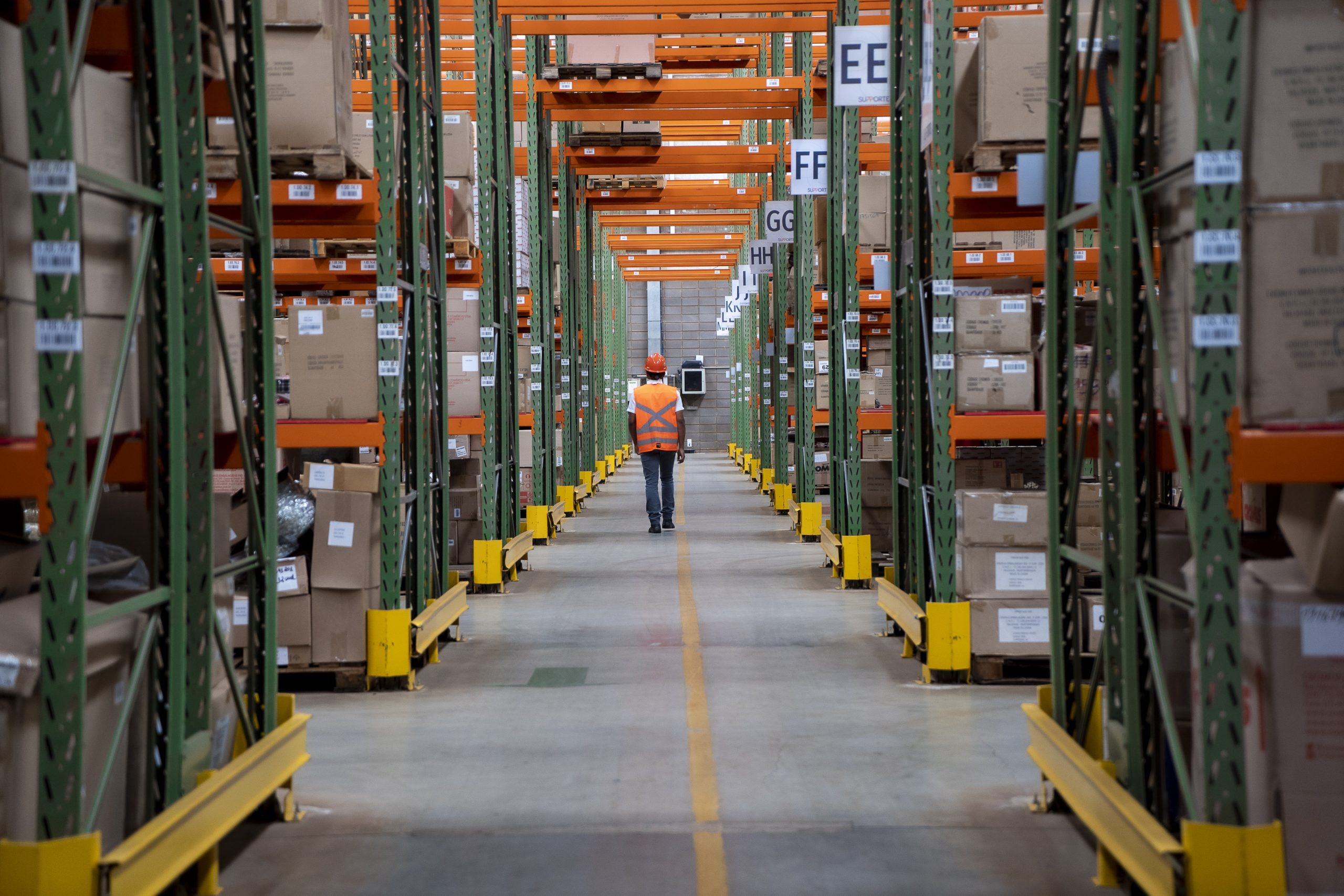 Empresa de operações logísticas Supporte dobra movimentação de mercadorias