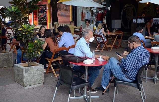 Bares e restaurantes acumulam prejuízos