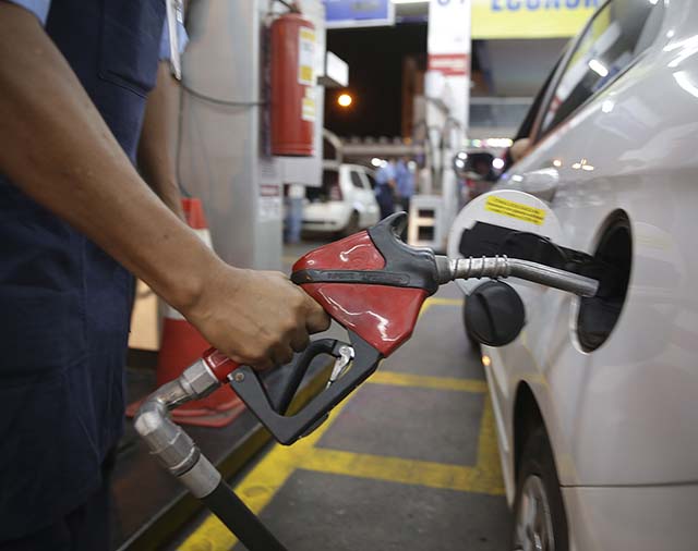 Vendas de gasolina dão salto de 33,8% no Estado, aponta a ANP