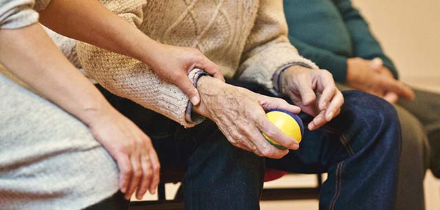 Helpmy conecta famílias a cuidadores