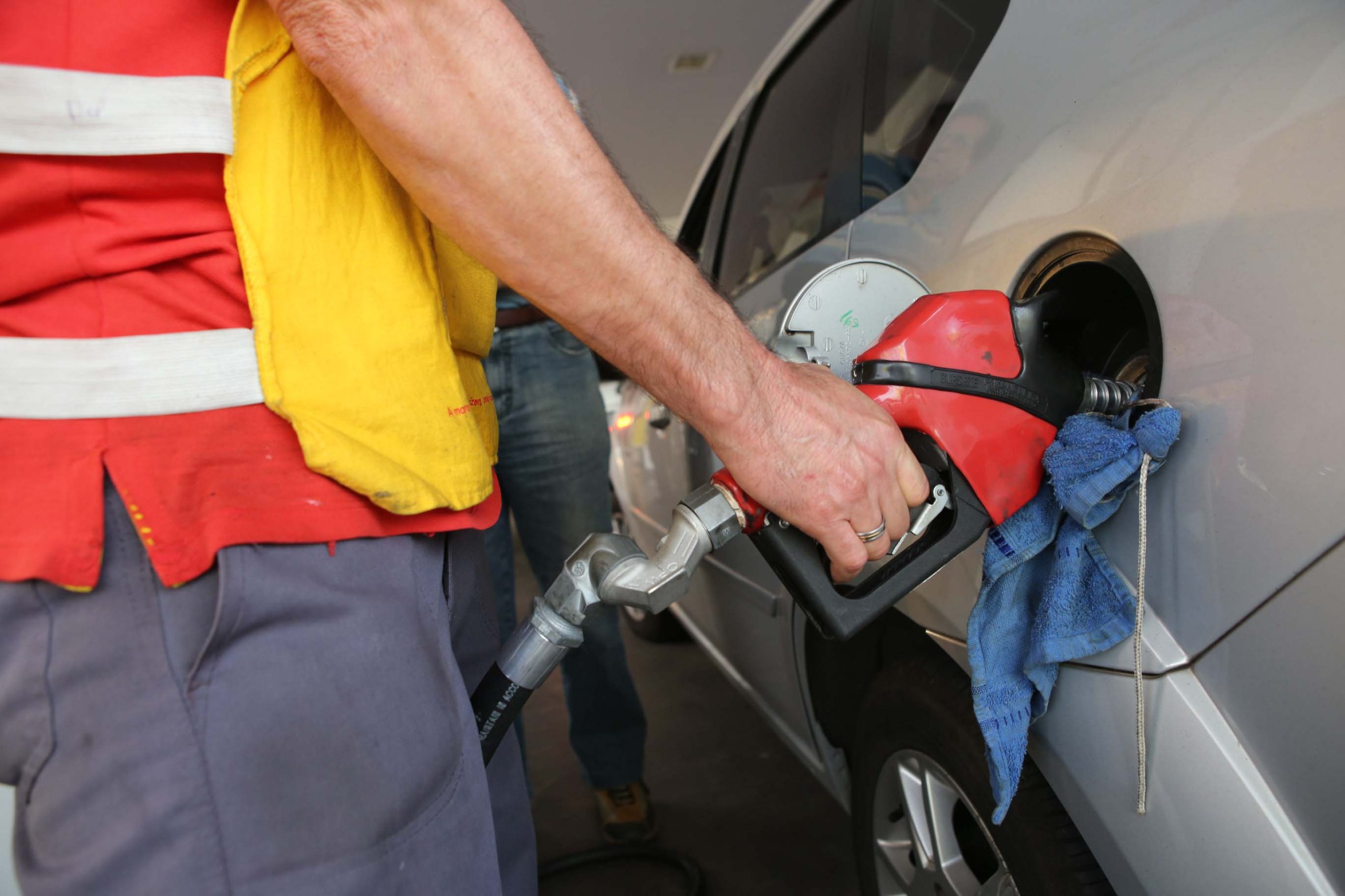 Redução da alíquota do ICMS diminui preço da gasolina, mas não altera o do diesel