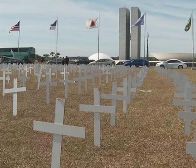 Santas Casas fazem protesto em Brasília