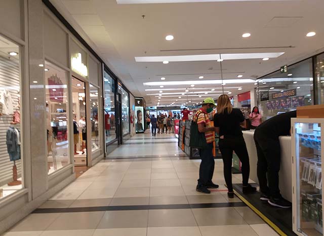 Reajustes dos aluguéis oneram lojistas instalados em shoppings