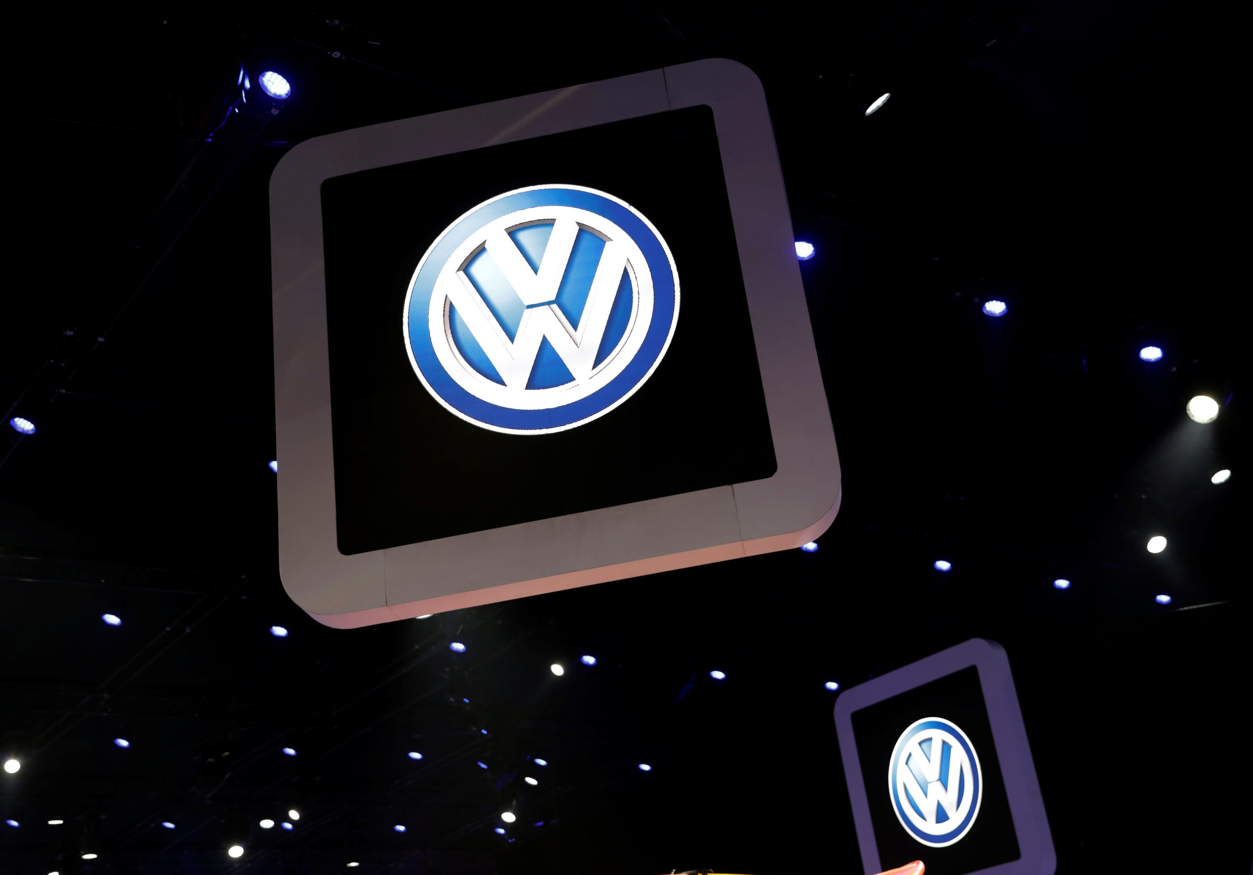 Baterias para veículos elétricos são desafio maior que proibição de motores a combustão, diz Volkswagen