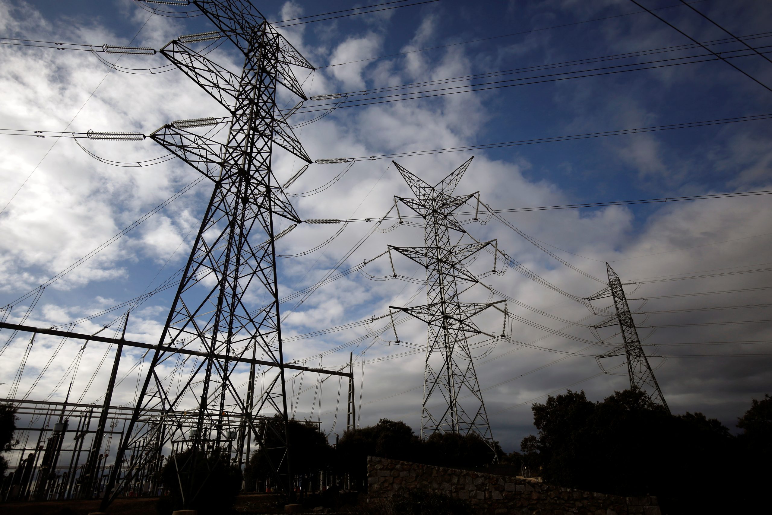 Governo trabalha para ter esboço de renovações de distribuidoras de energia até agosto