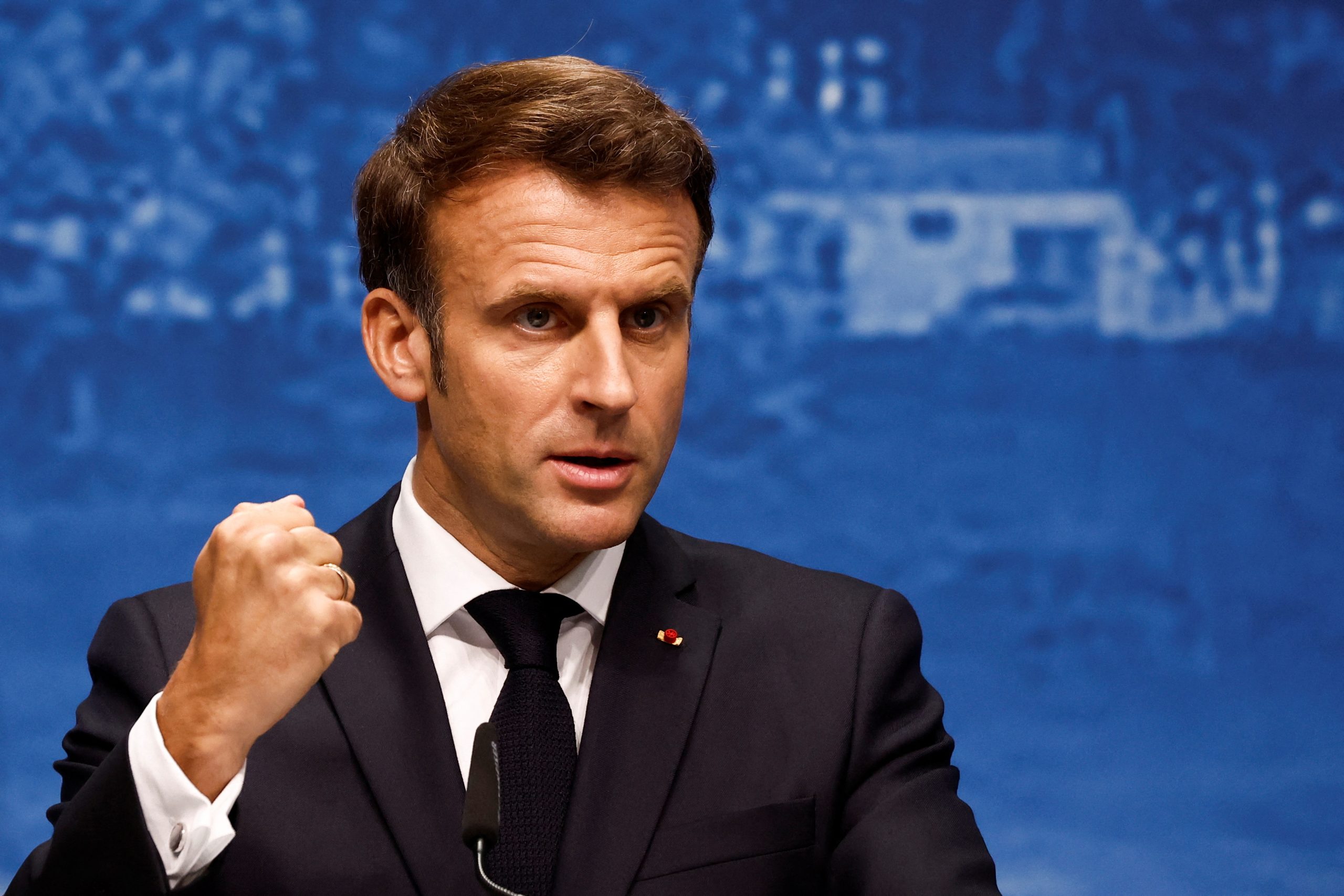 Esquerda lidera eleições francesas em golpe contra Macron e extrema direita de Le Pen