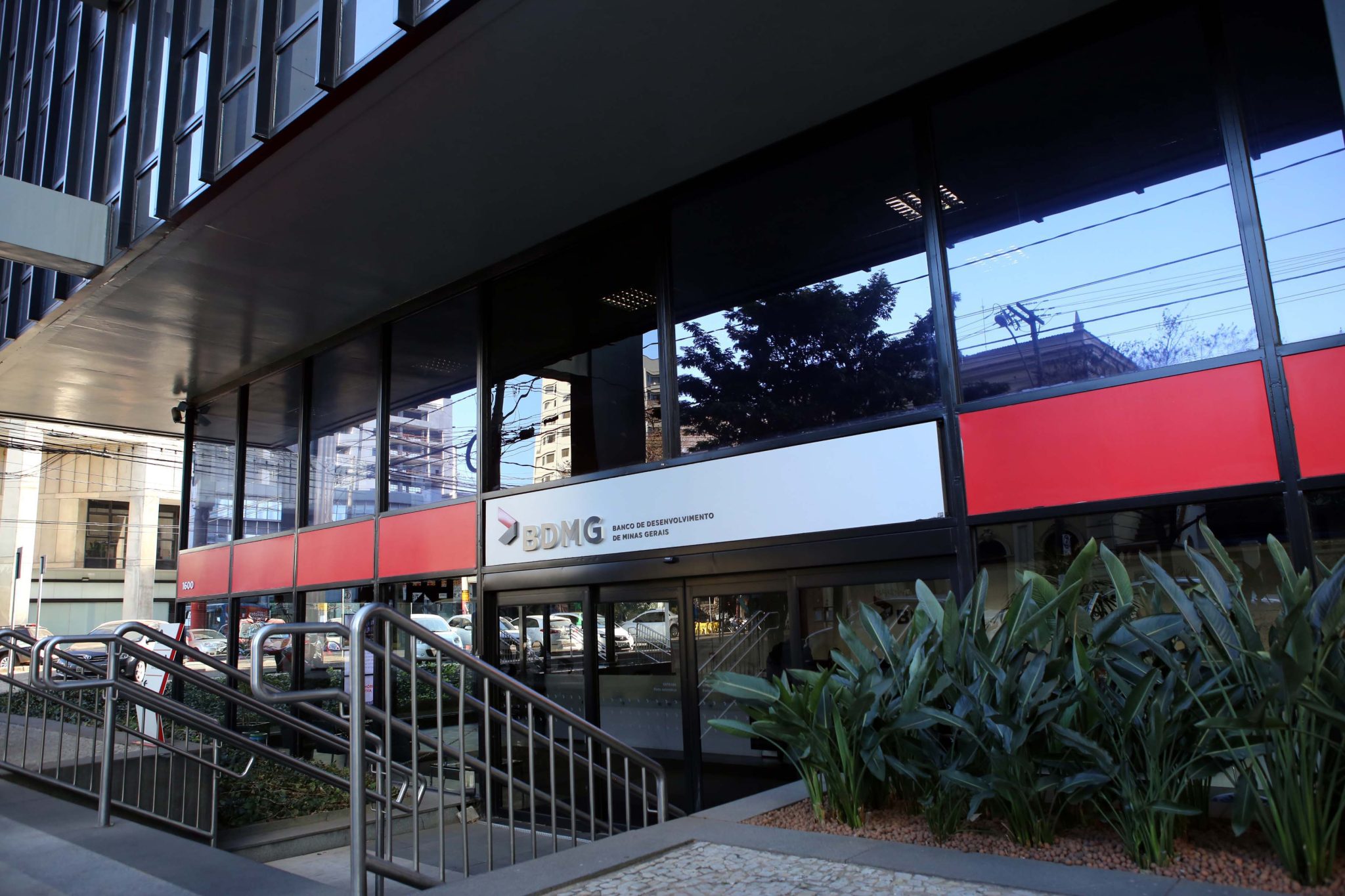 Fachada do Banco de Desenvolvimento de Minas Gerais