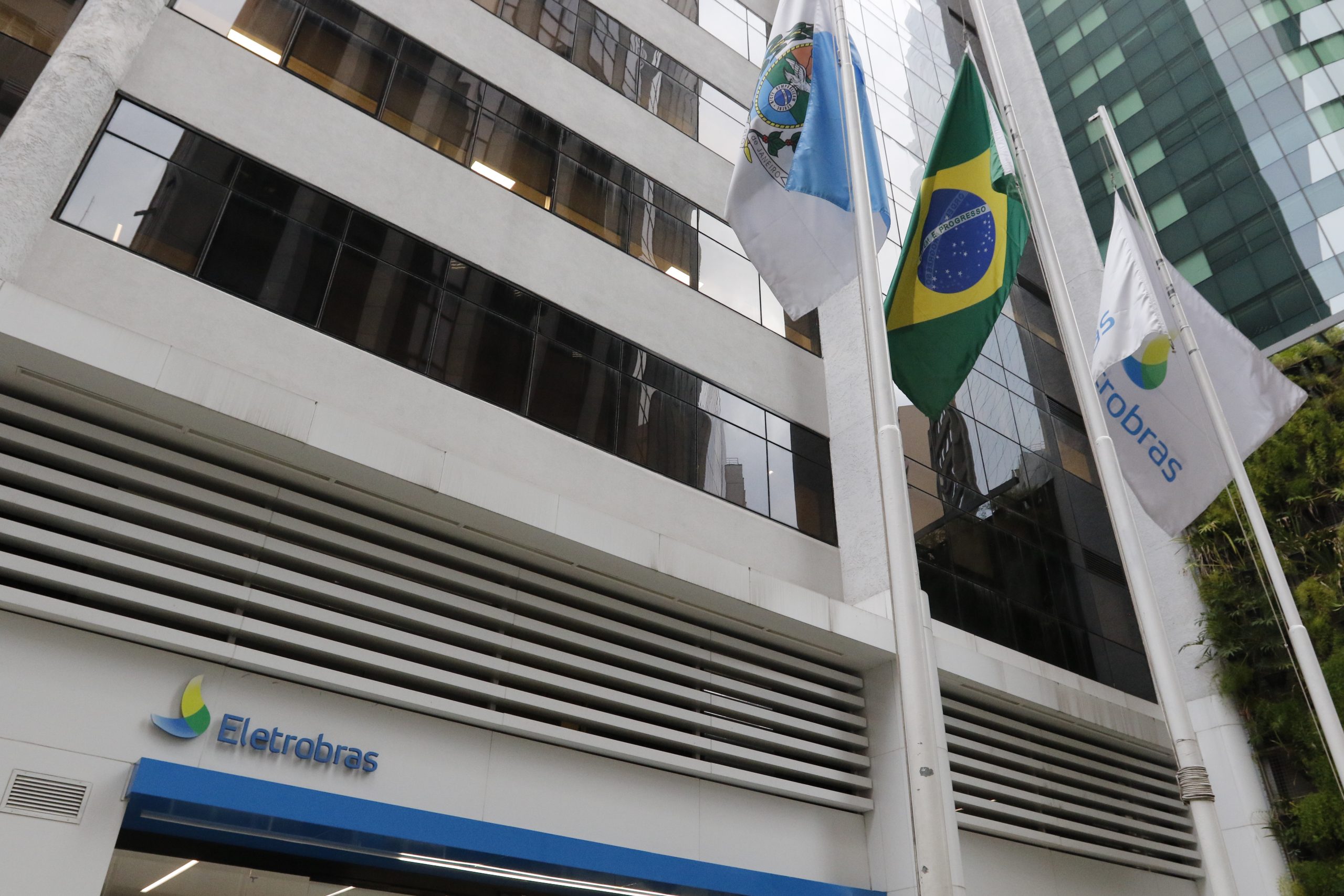 Investiu na Eletrobras? Saiba o que acontece agora
